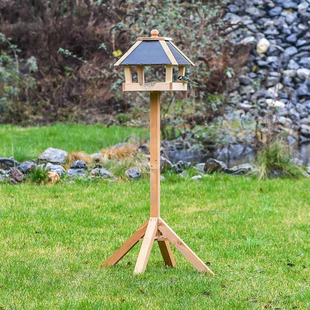 Futterhaus mit Ständer ,,Chevy", Schieferdach