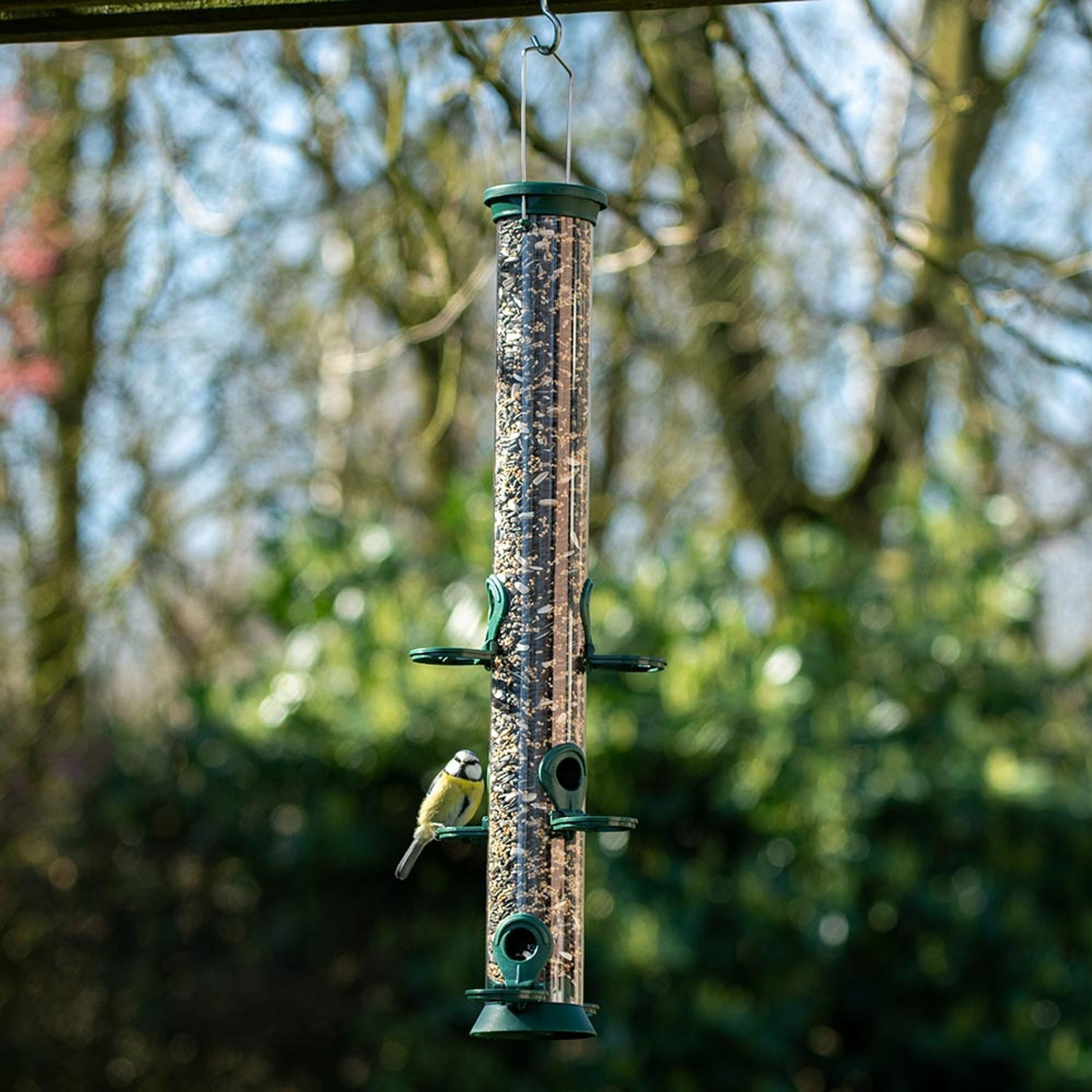 Comparer les prix de Silo challenger Grand Challenger - vert | Silo pour graines | Silos Metal | plusieurs ouvertures | Mangeoire oiseaux | Vivara