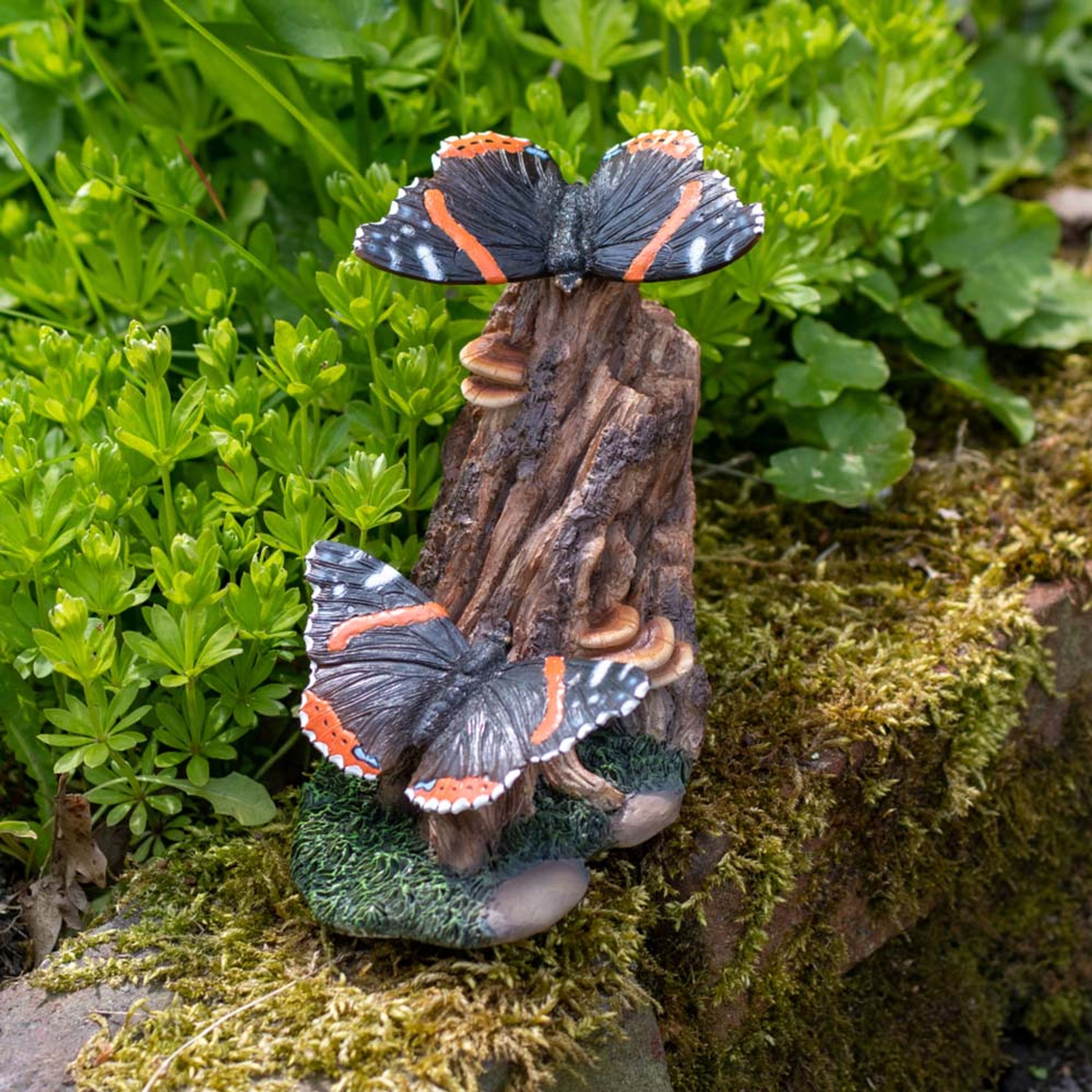 Meilleurs prix pour Papillons Vulcain (Polystone) | HotAnt