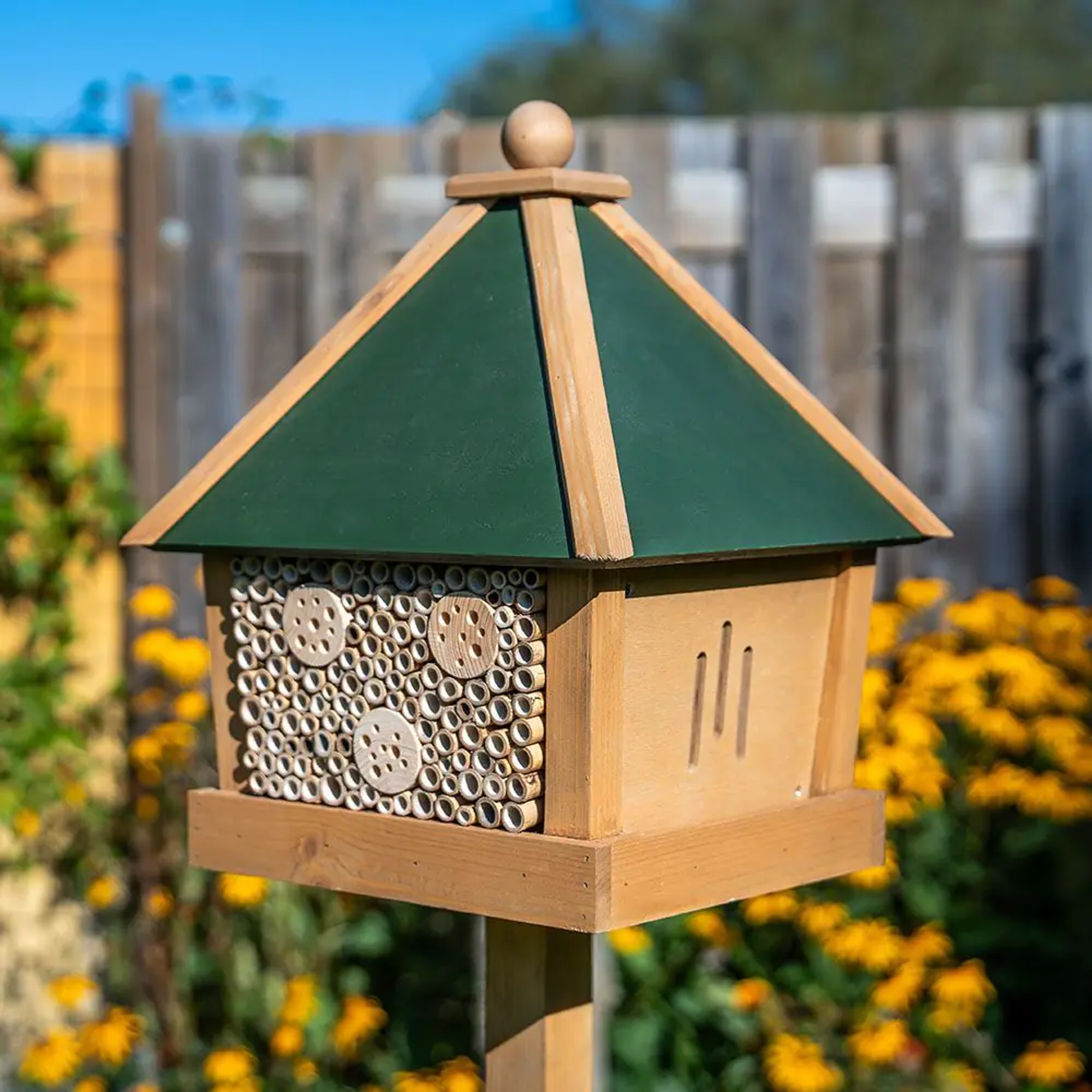 Insektenhotel „Lipari“ mit Ständer | CJ Wildlife