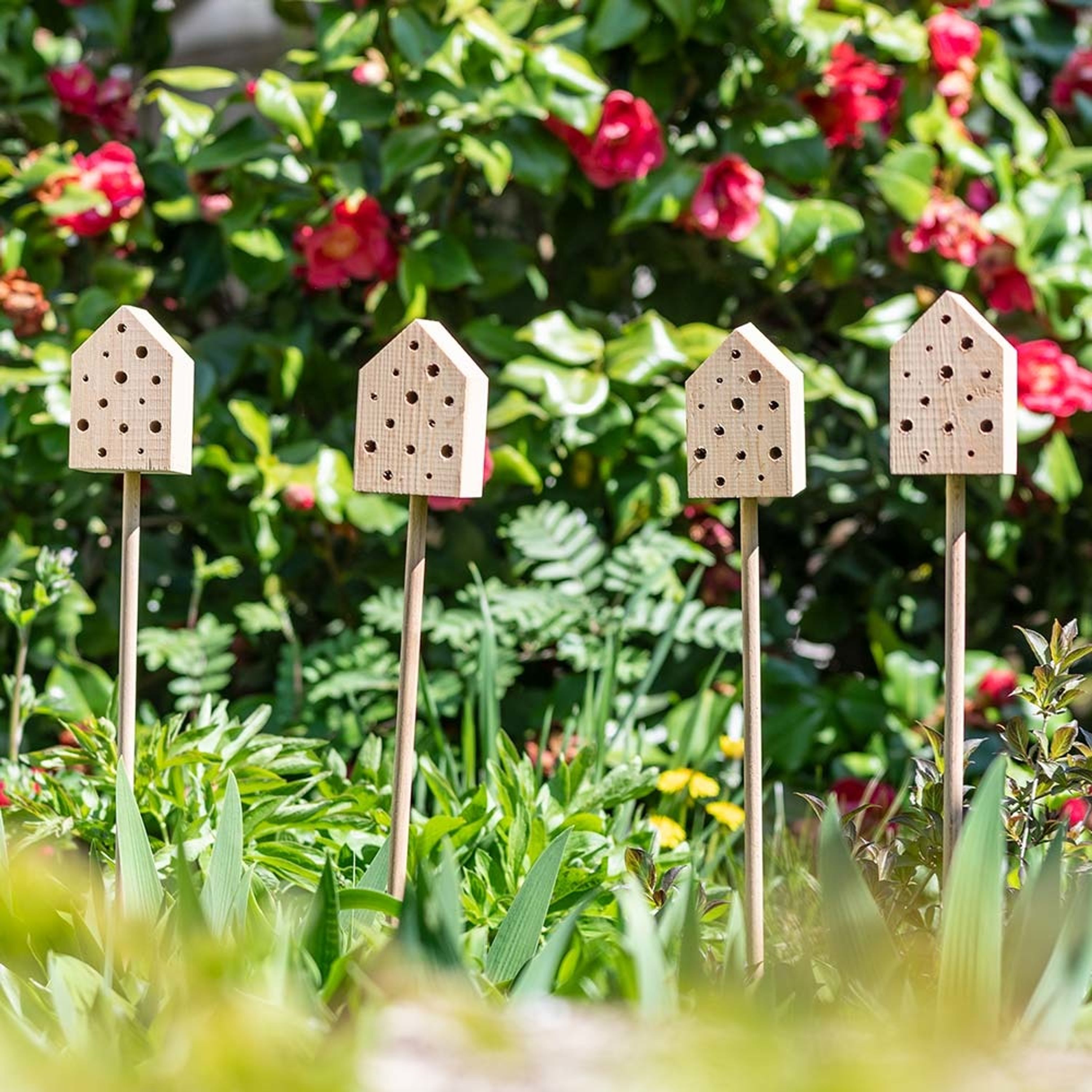 Mini-Bienenhotel auf Pfahl „Cuba“, 4 Stück | CJ Wildlife