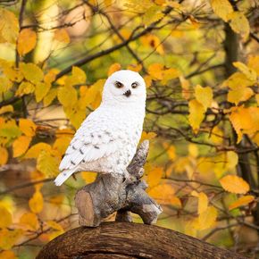 Schneeeule auf Stumpf (Polystone)